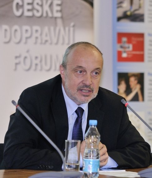 05 Úvodní proslov Petra Bratského Senát PS 