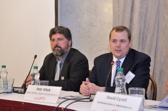 Miroslav Svítek, děkan FD ČVUT v Praze a Petr Vítek, sales director Kapsch Carriercom s.r.o.