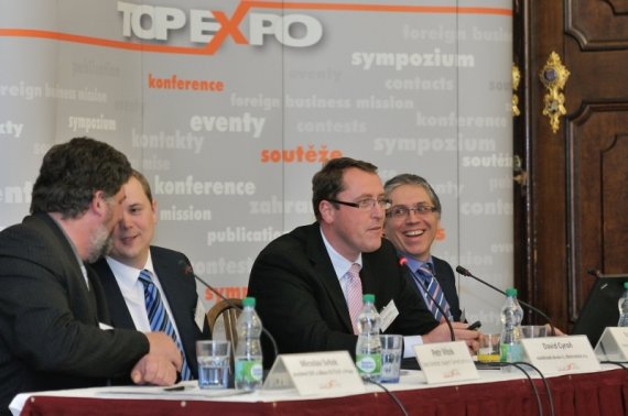Miroslav Svítek, děkan FD ČVUT v Praze, moderuje 2. blok konference 9. ČDF