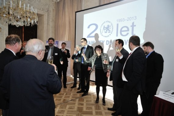 přípitek na počest 20 let existence FD ČVUT v Praze