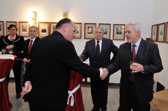 prof. F. Hrdlička vítá generálního sekretáře ST. GOBAIN Tomáše Rosáka