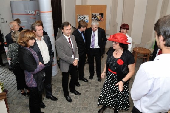 2. skupina připravena k prohlídce Velkopřevorského paláce