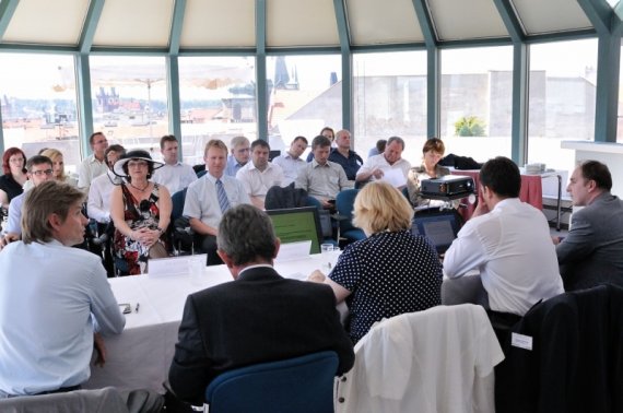 Lída Petráňová z Ernst &Young moderuje setkání odborníků na téma Implementace Zákona o POZE