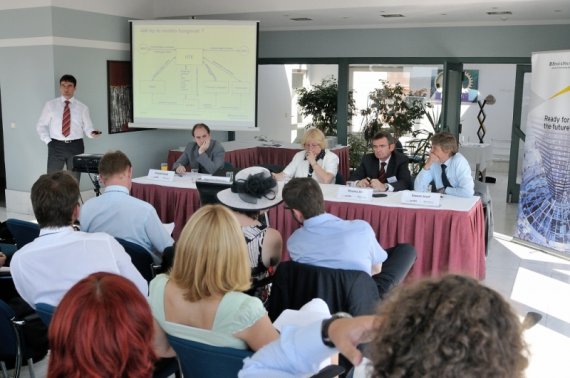 Blahoslav Němeček představuje možné funkční schéma