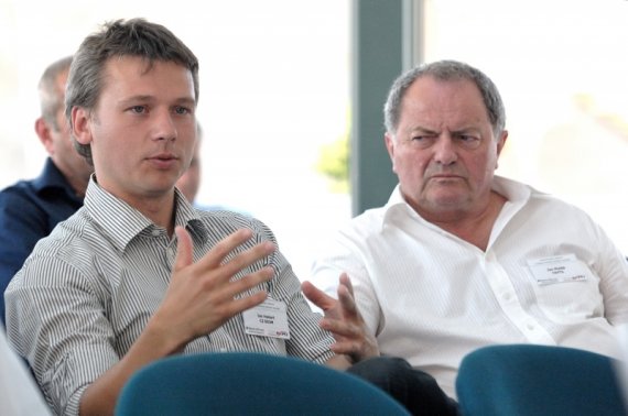  předseda CZ Biom Jan Habart a předseda CSVTS Jan Motlík v diskuzním bloku