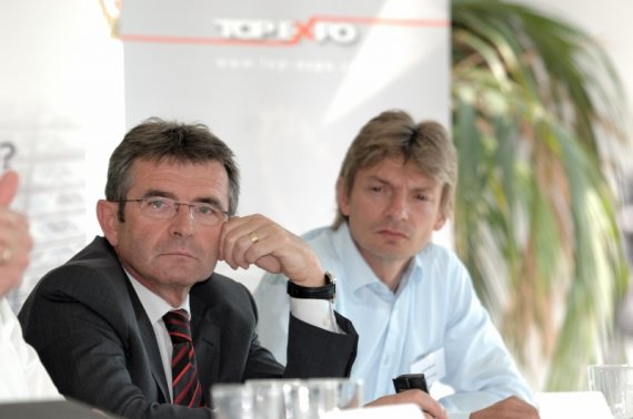 Jiří Šťastný a Josef Severa v průběhu diskusního bloku