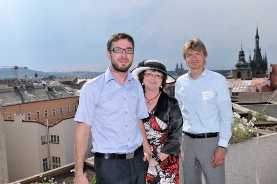 Pavel Gebauer, Míla Veselá a Josef Severa po skončení oficiálního programu na terase Autoklubu ČR