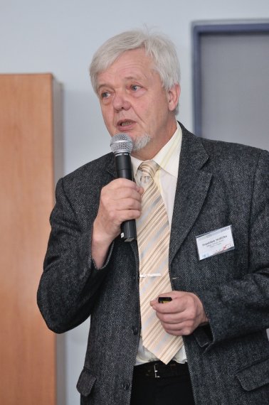 František Hrdlička, děkan FS ČVUT v Praze při prezentaci