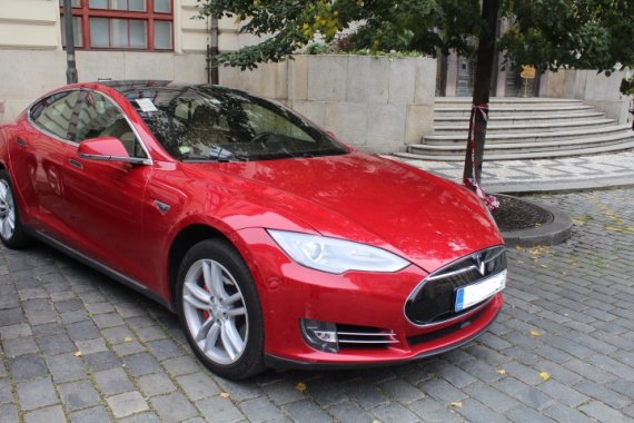 23 Tesla S 75D