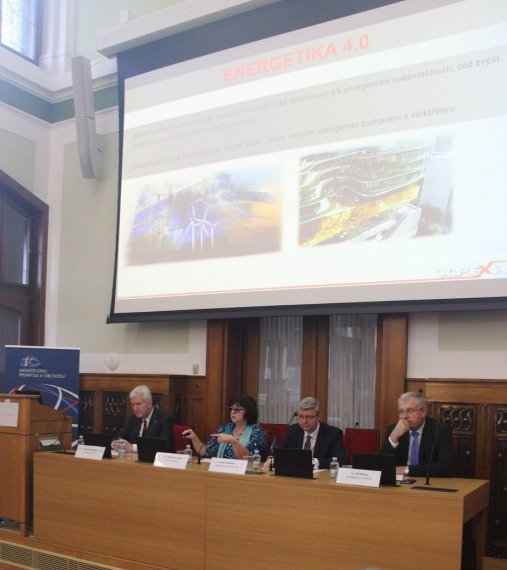 01 zahajovaci panel konference
