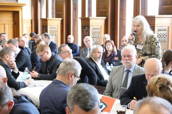 16 veronika korittova behem diskuze