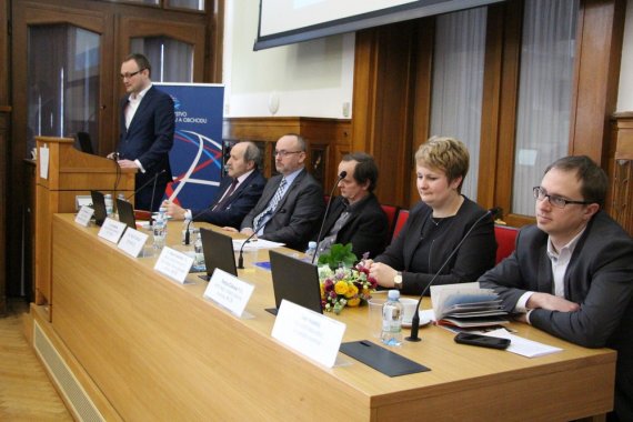 23 zaverecny konferencni panel