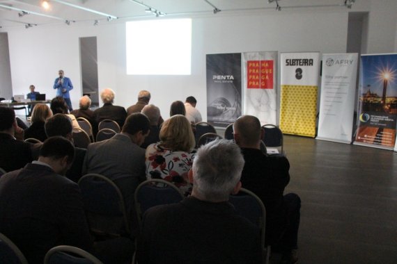 19 sal architektu behem konference