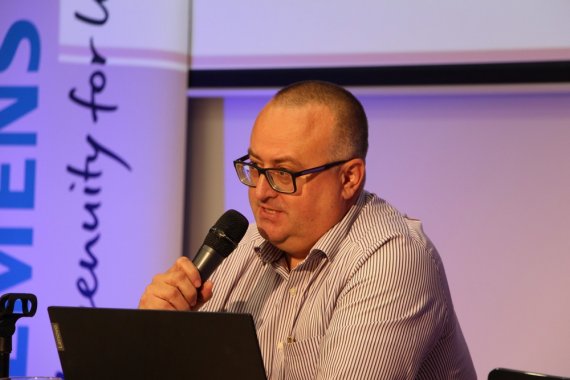32 ales laciok uzavira konferenci