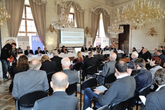 pohled do konferenčního sálu 4. tee
