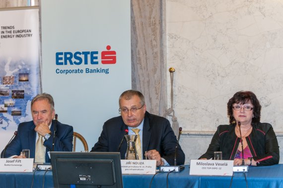 Zahájení konference (zleva): Josef Fiřt, Jiří Nouza, Miloslava Veselá