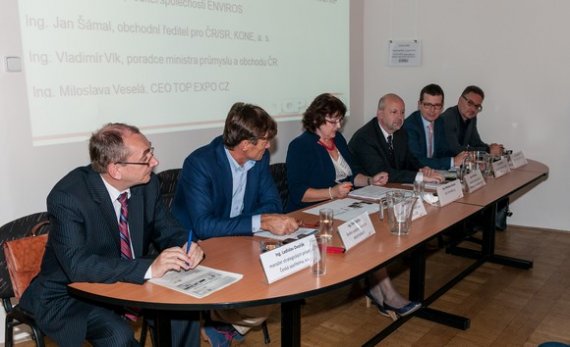zleva: Ladislav Dvořák (ČS), Petr Palička (PENTA), Miloslava Veselá (TOP EXPO), Petr Klauda (SIEMENS), Jan Šámal (KONE), Jaroslav Vích (ENVIROS)