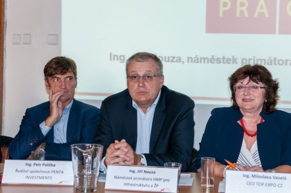 náměstek primátora Jiří Nouza odpovídá na dotazy novinářů