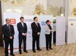 předávající: zleva V. Kubeček (ČS), Tomáš Paták (MPO),  Matyáš Vitík (MŽP),  Irena Plocková