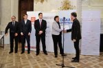 předávání diplomu: zleva V. Kubeček (ČS), M. Vitík (MŽP), T. Paták (MPO), I. Plocková