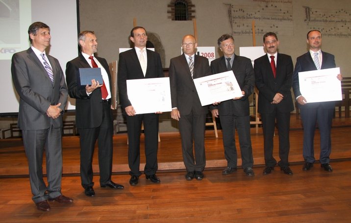 s premiérem