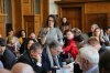 15 sona jonasova behem diskuze