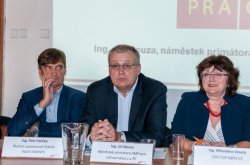náměstek primátora Jiří Nouza odpovídá na dotazy novinářů