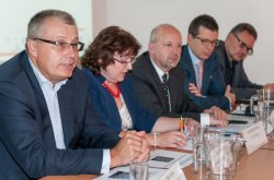 zleva: Jiří Nouza (HMP), Miloslava Veselá (TOP EXPO), Petr Klauda (SIEMENS), Jan Šámal (KONE), Jaroslav Vích (ENVIROS)