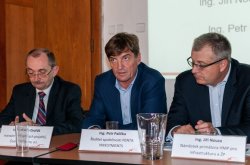 Ladiskav Dvořák (ČS), Petr Palička (PENTA) a Jiří Nouza (HMP)